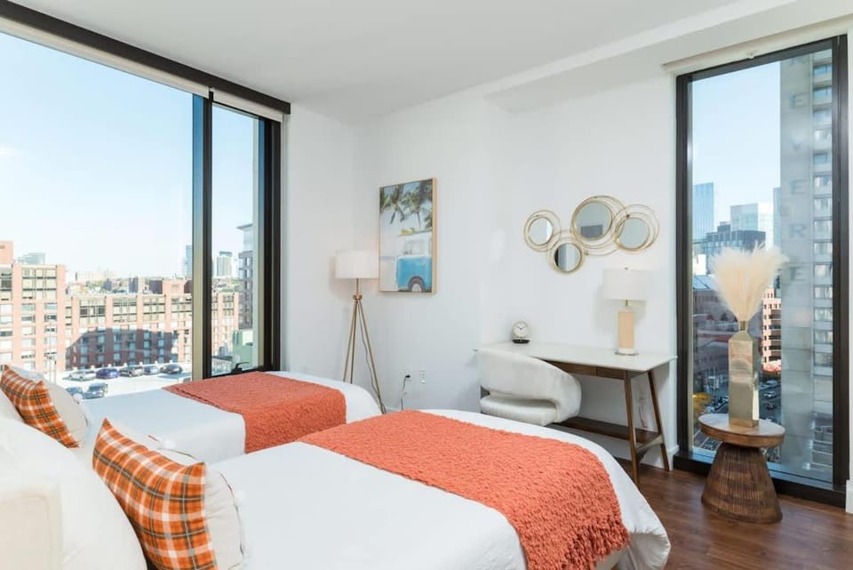 Back-Bay Penthouse Public Garden Down Town Rooftop and Parking Apartment in Cambridge