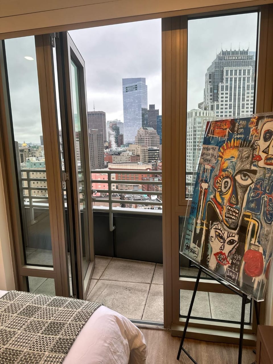 Upscale Penthouse with Gym Parking near MGH TUFTS Apartment in South Boston