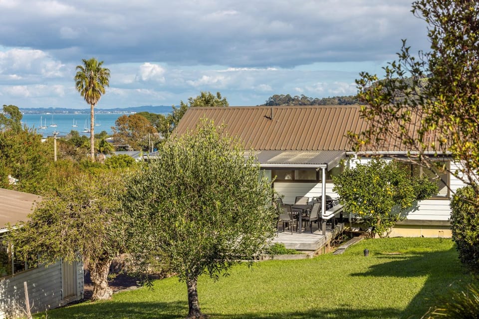 Property building, Day, Garden view, Sea view