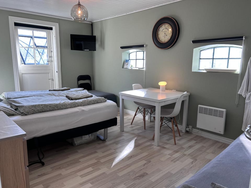 Bed, TV and multimedia