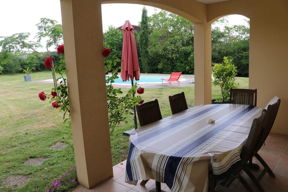 Patio, Garden, Dining area, Swimming pool, Swimming pool