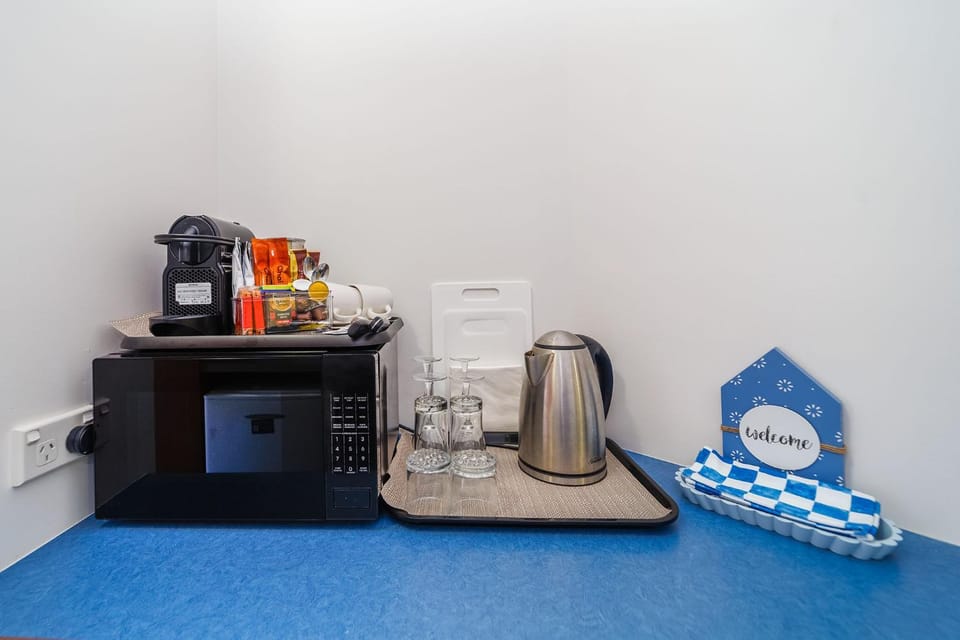 Coffee/tea facilities, microwave