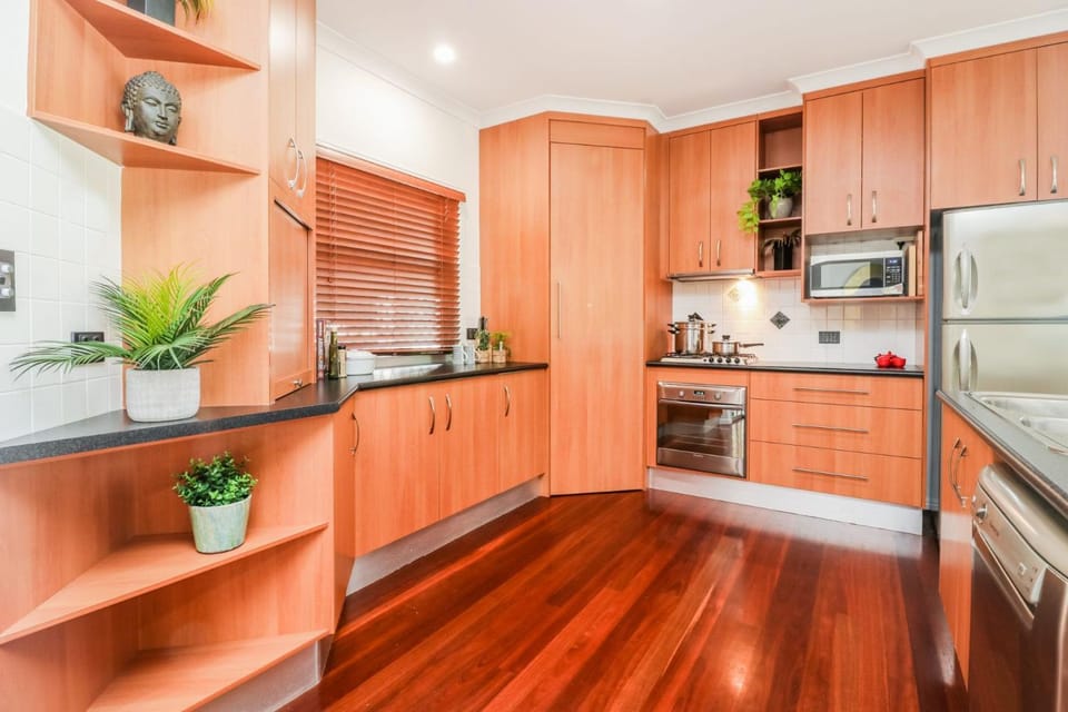 Kitchen or kitchenette, dishwasher
