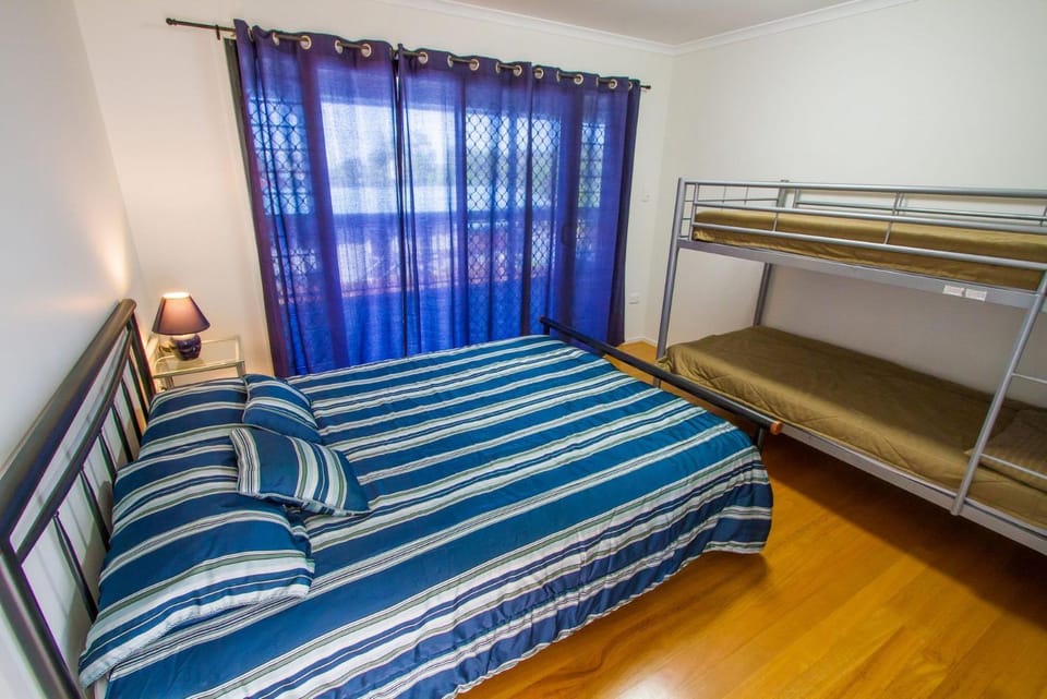 Bedroom, bunk bed