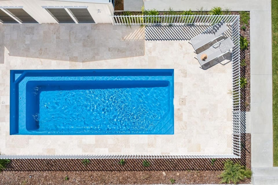 Swimming pool, sunbed