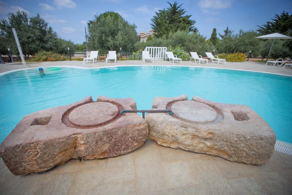 Decorative detail, Pool view