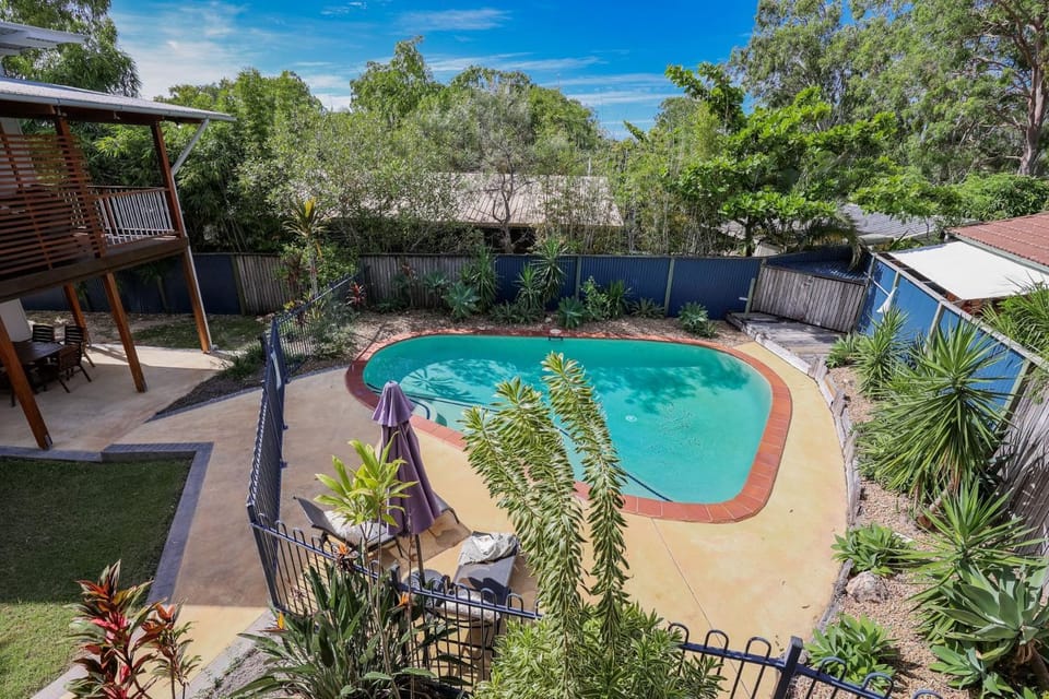 Garden view, Pool view, Swimming pool, sunbed