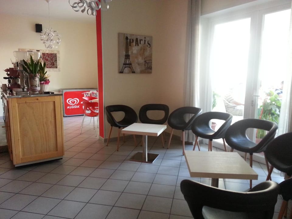 Communal lounge/ TV room