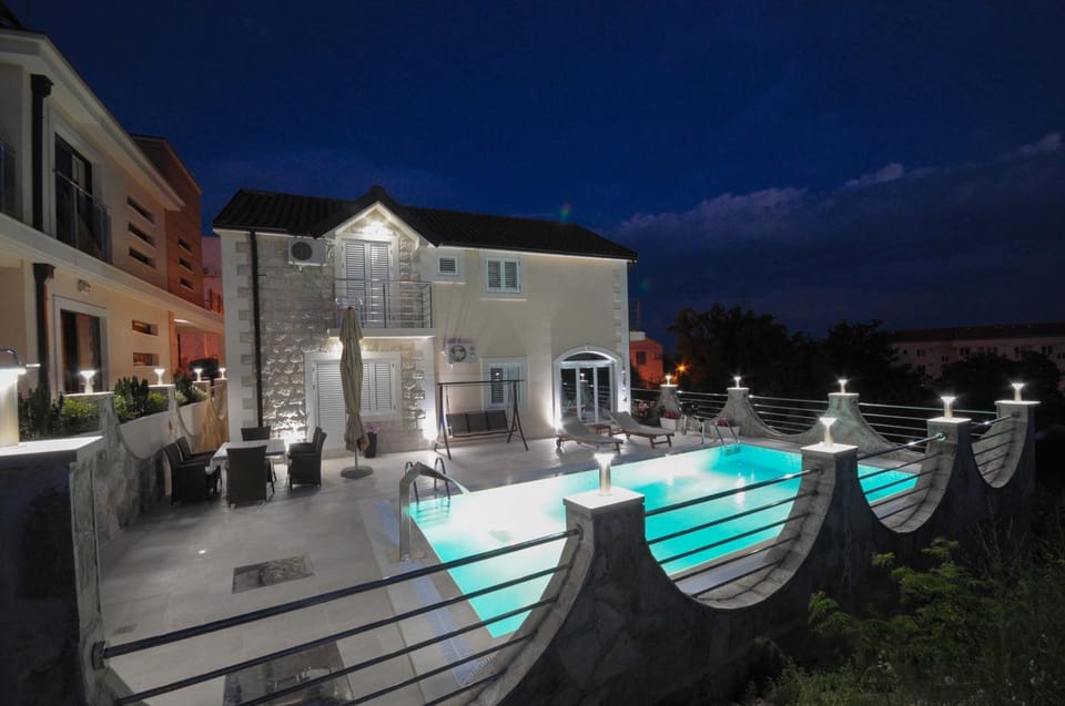 Patio, Bird's eye view, Summer, BBQ facilities, Garden, Seating area, Evening entertainment, Swimming pool, Sunset