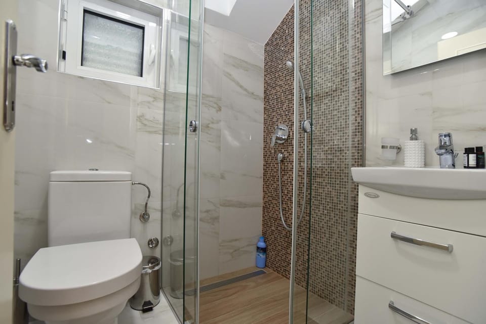 Villa Dragana with heading swimming pool and parking Villa in Budva Municipality