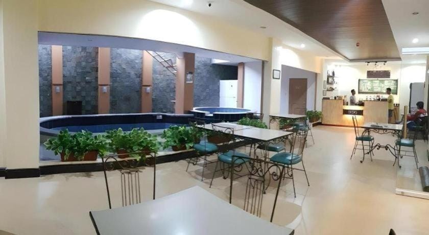 Hotel Vanna Angeles City Pampanga by RedDoorz Hotel in Angeles