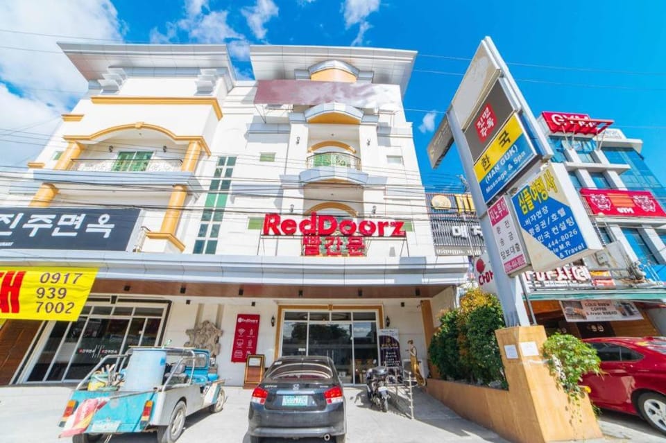 Hotel Vanna Angeles City Pampanga by RedDoorz Hotel in Angeles