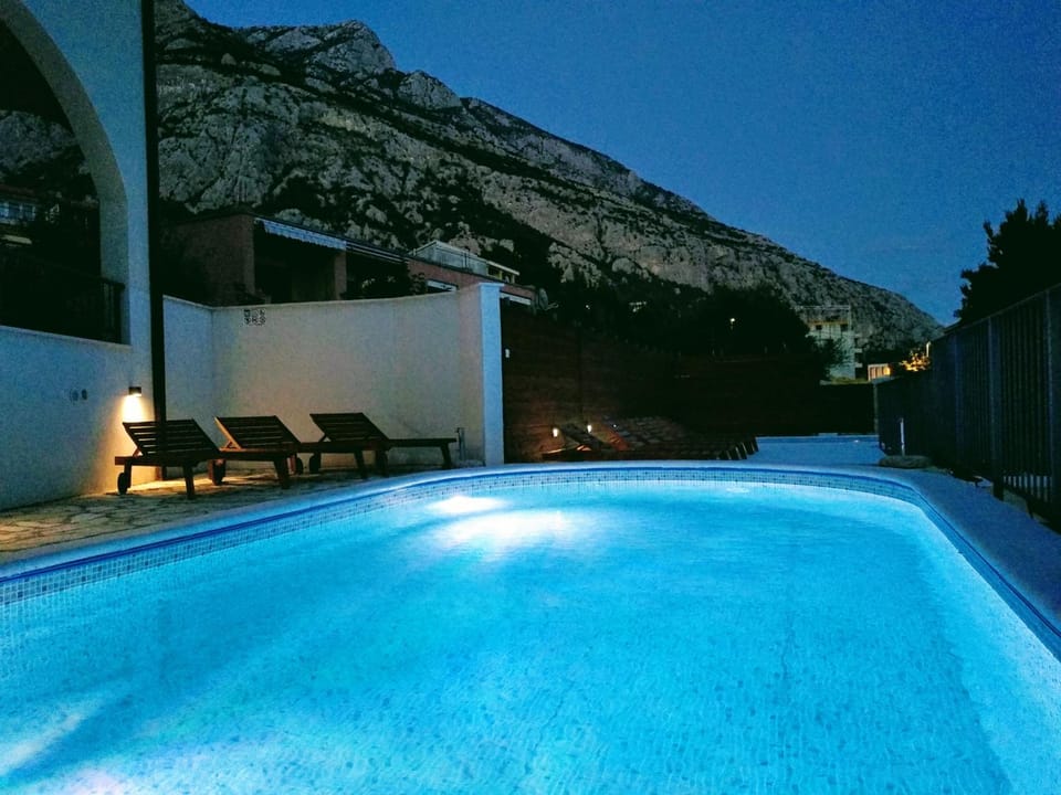 Spring, On site, Mountain view, Swimming pool, Swimming pool, Swimming pool, Sunset