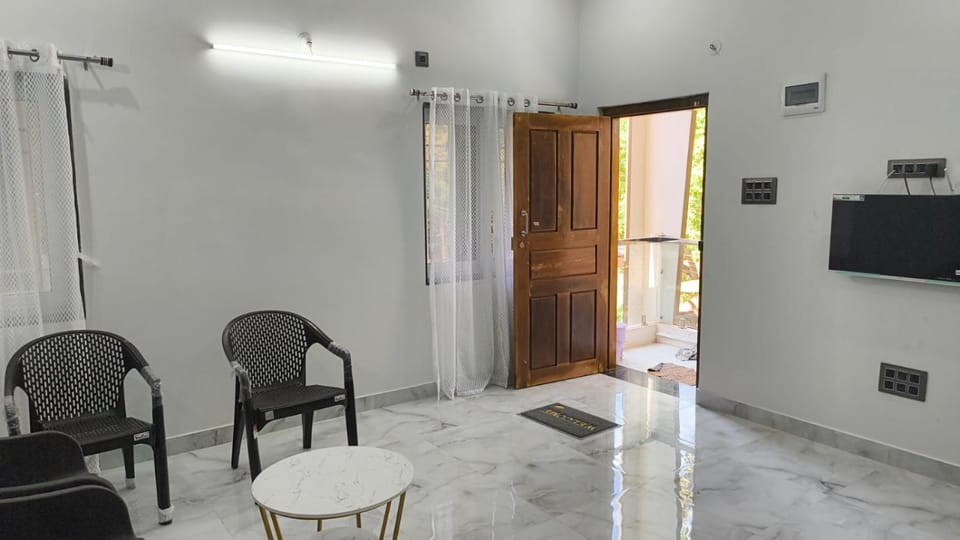 Communal lounge/ TV room, TV and multimedia, Living room, Seating area