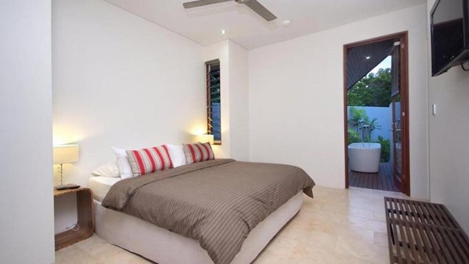 38 Beachfront Mirage House in Port Douglas