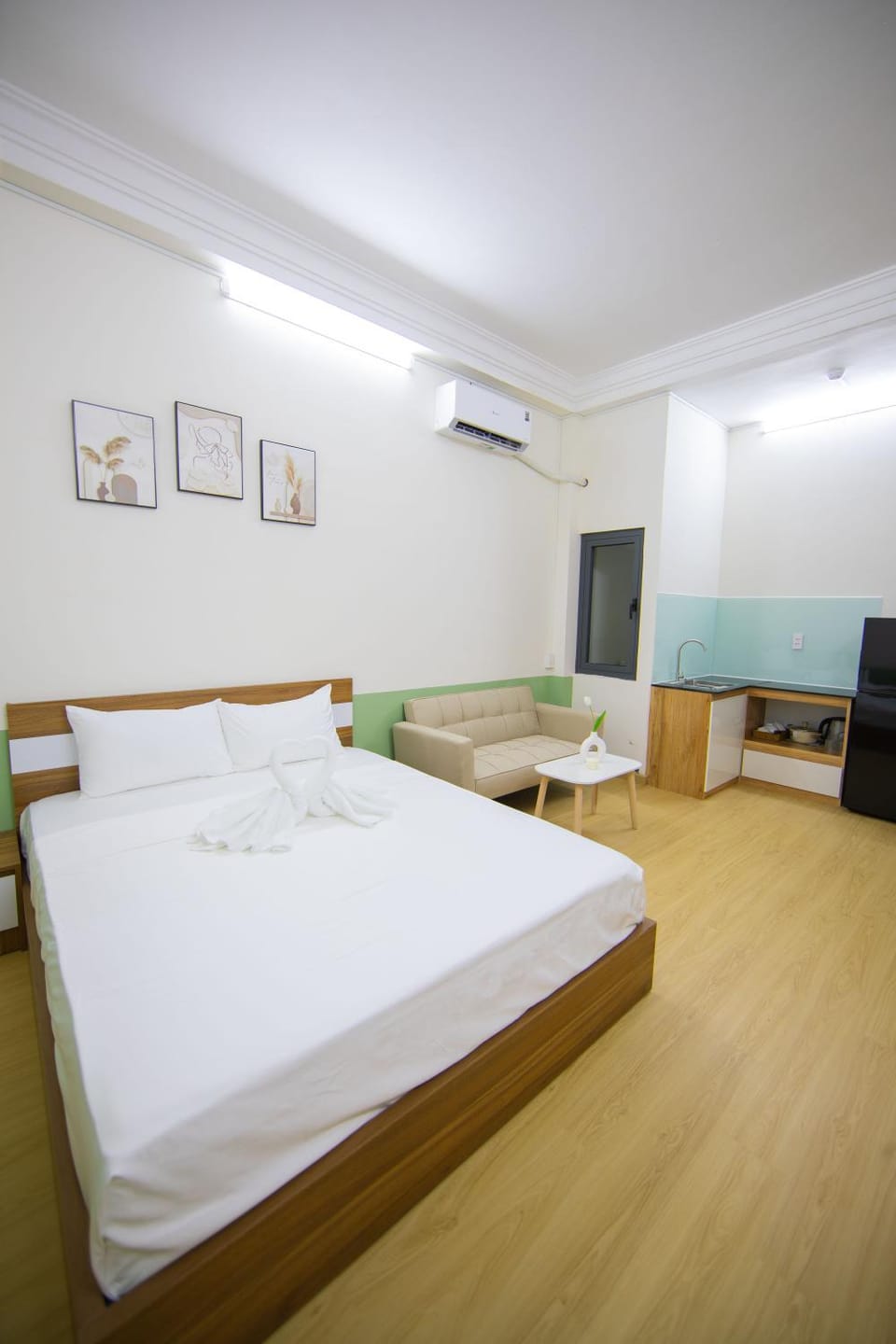 Bed, Living room, Bedroom, air conditioner