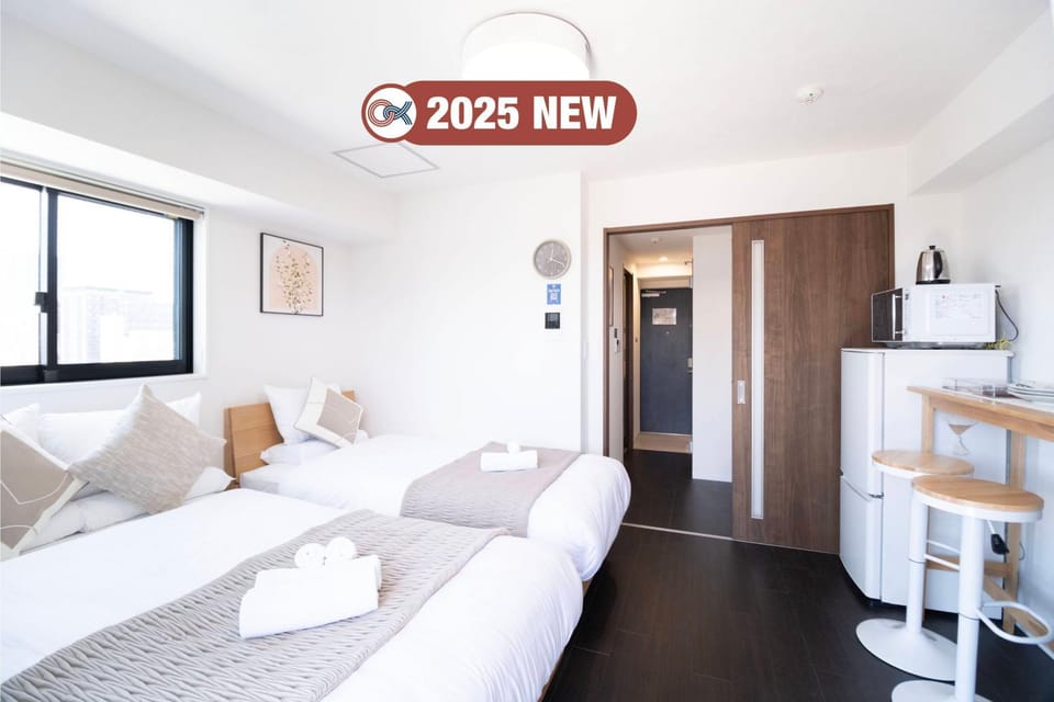 Bed, Photo of the whole room, Bedroom, microwave, minibar, towels