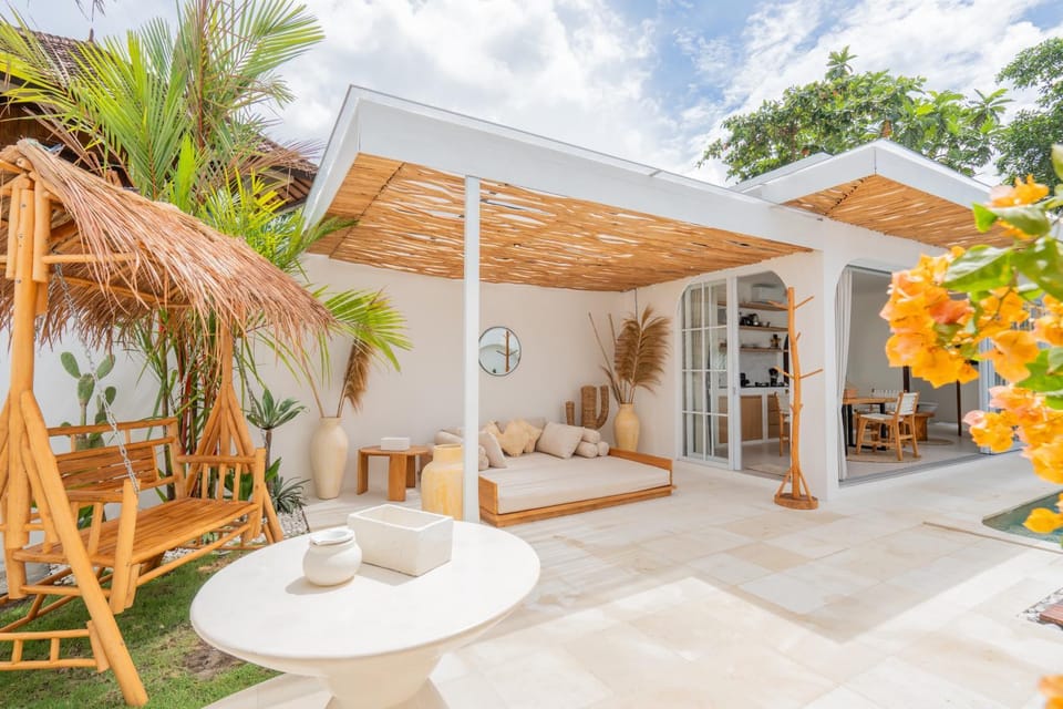 Property building, Day, Living room, Seating area, Garden view
