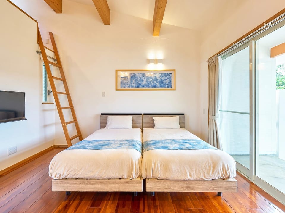Photo of the whole room, Bedroom