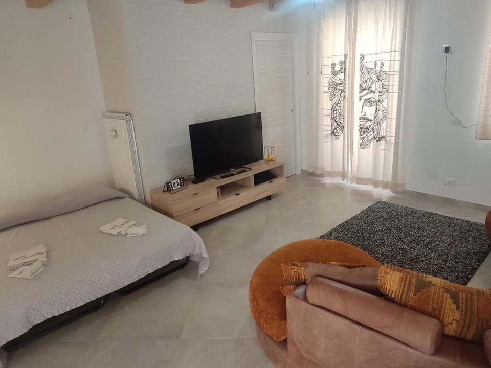 Bed, Living room, Bedroom