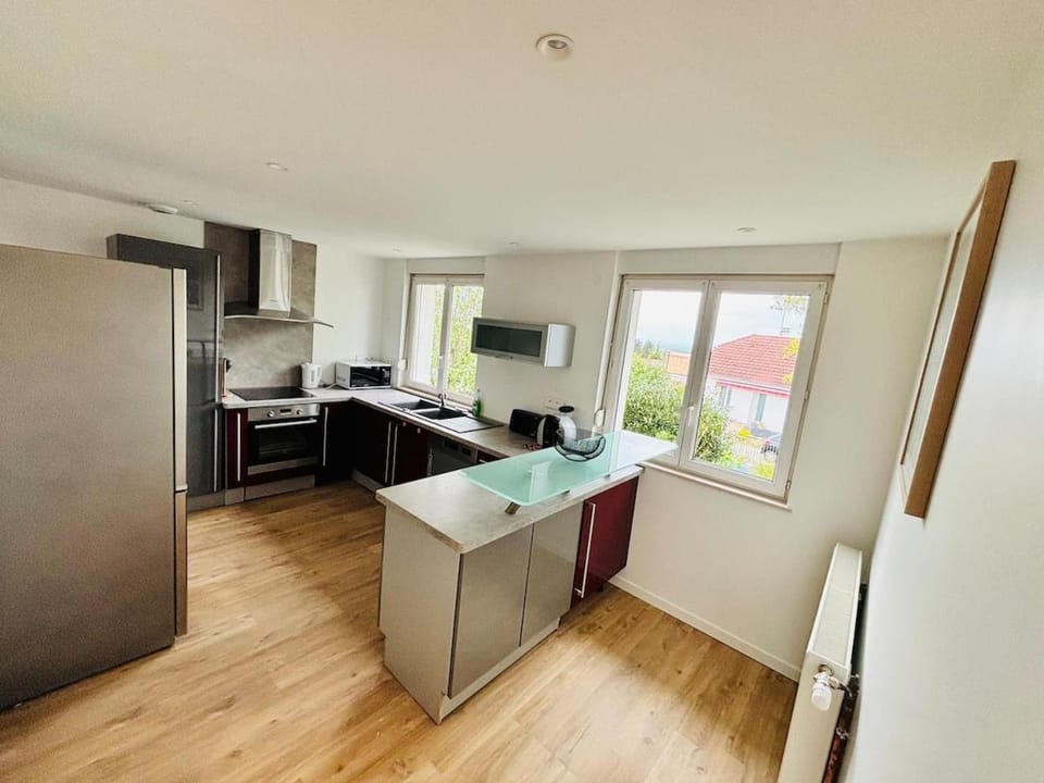 Kitchen or kitchenette, Dining area, oven, stove