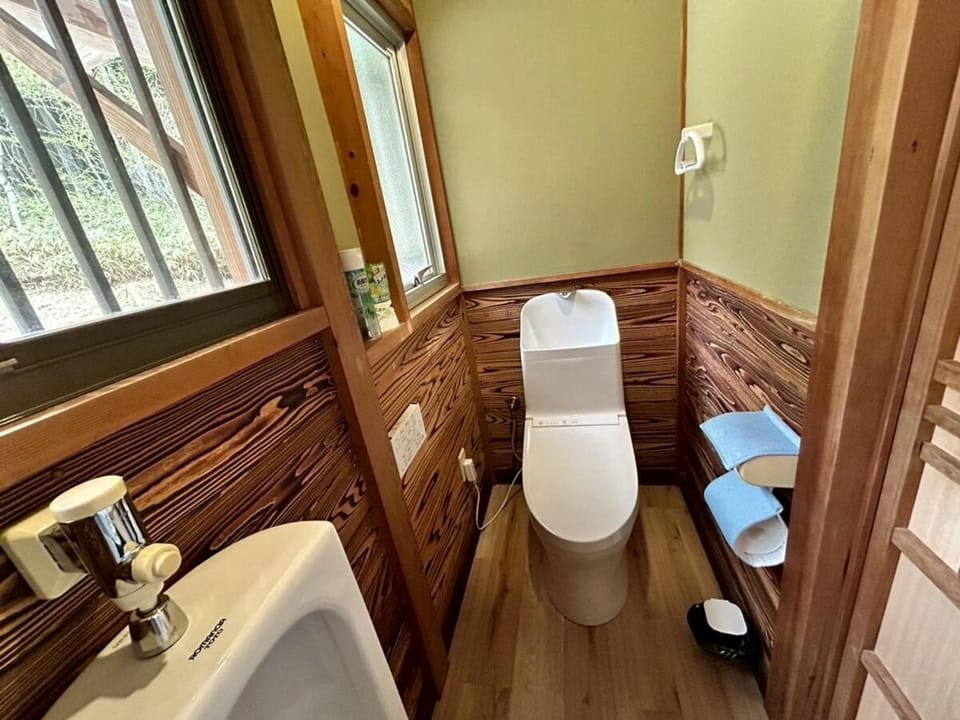 Toilet, bidet