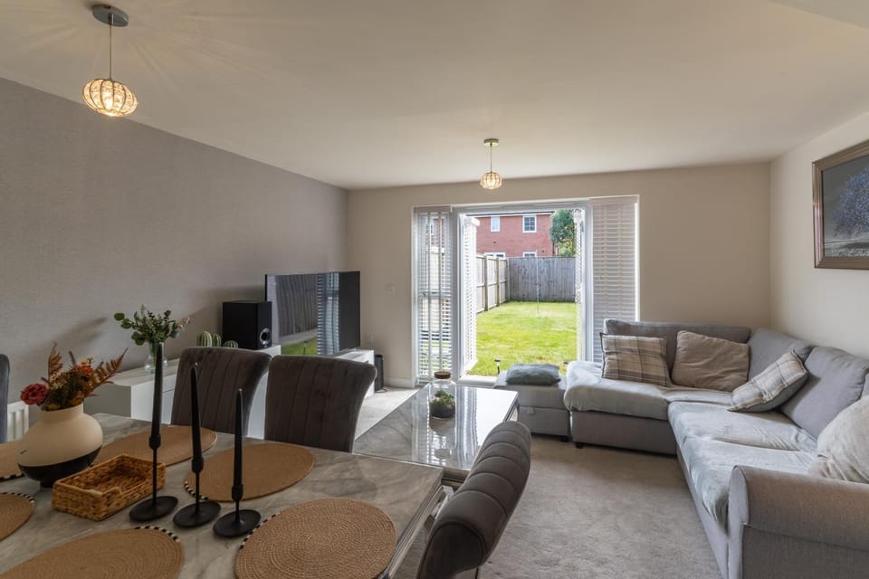 Communal lounge/ TV room, TV and multimedia, Living room, Seating area