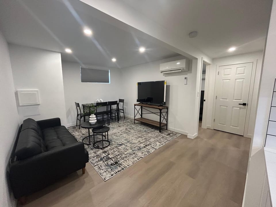 TV and multimedia, Living room, air conditioner