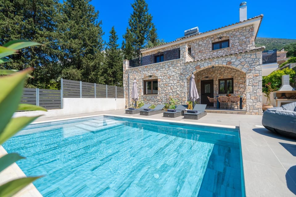 Property building, Patio, Day, Natural landscape, Pool view, Swimming pool, Parking, sunbed
