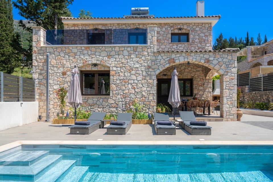 Property building, Patio, Day, Garden, Garden view, Pool view, Swimming pool, sunbed