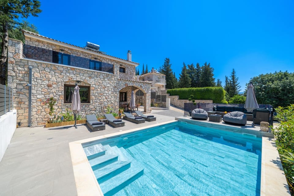 Property building, Patio, Day, Pool view, Swimming pool, Parking, sunbed