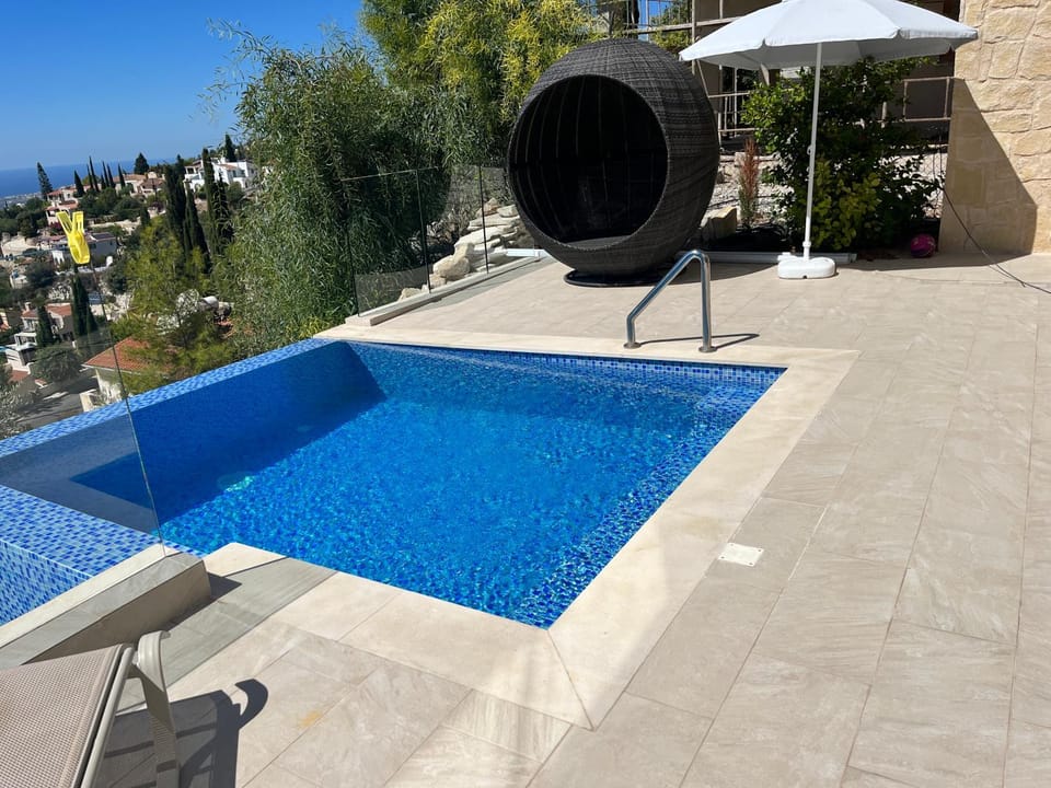 Pool view, Swimming pool, sunbed