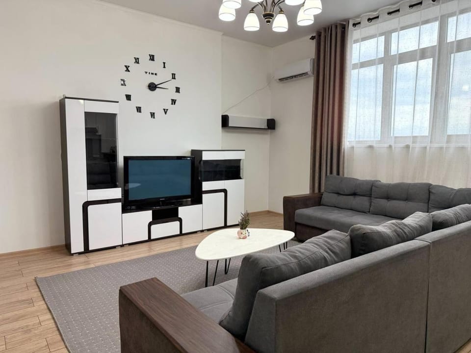 Communal lounge/ TV room, TV and multimedia, Living room, Seating area, Evening entertainment