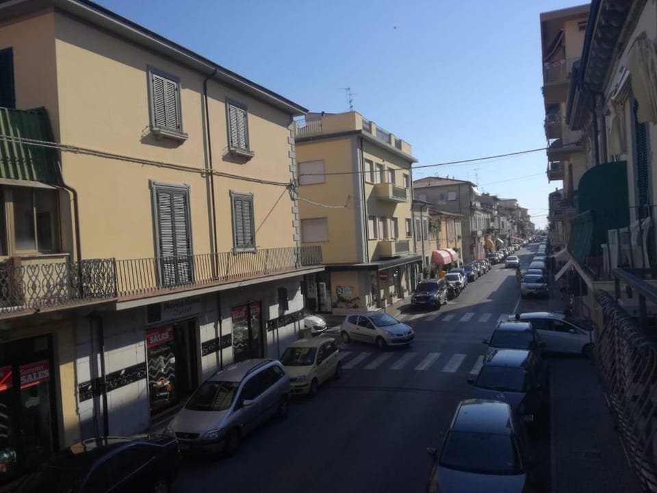 Balcony/Terrace, Street view