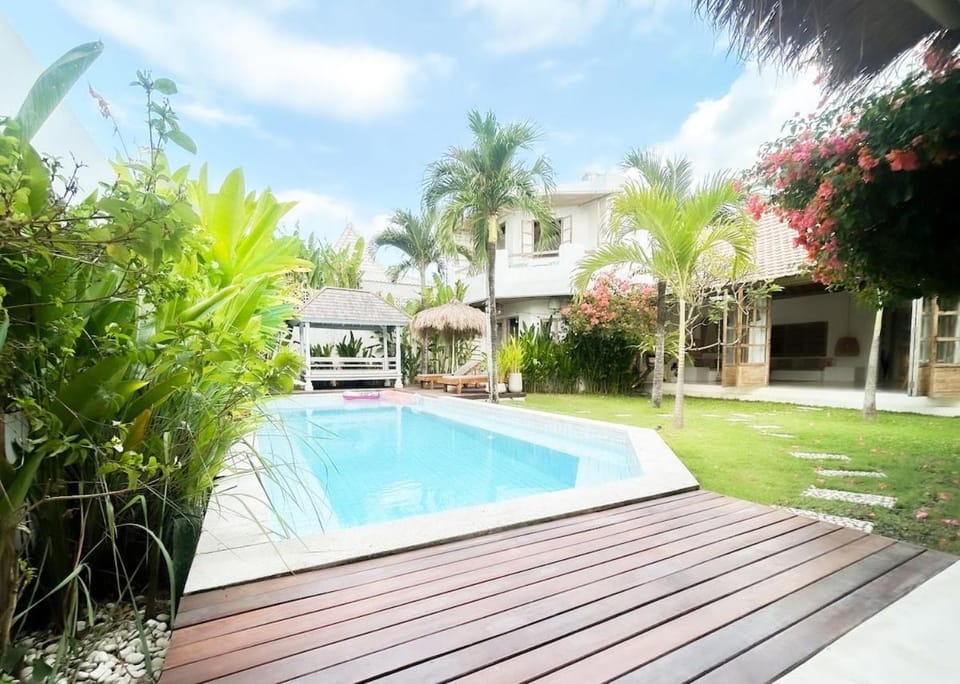 Villa JOLA Villa in North Kuta