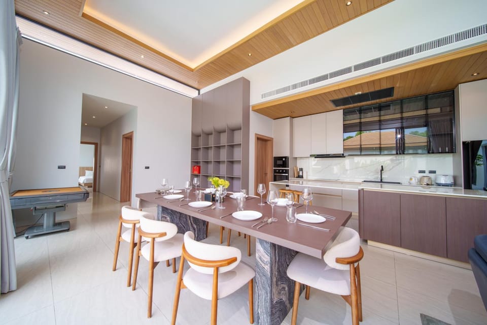 Living room, Dining area