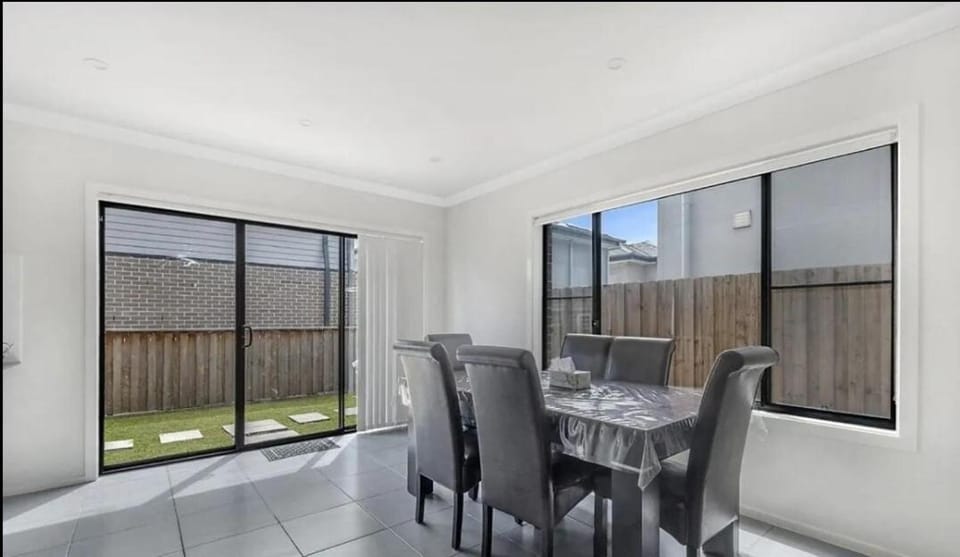 Family Home with Separate Stuio Villa in Sydney