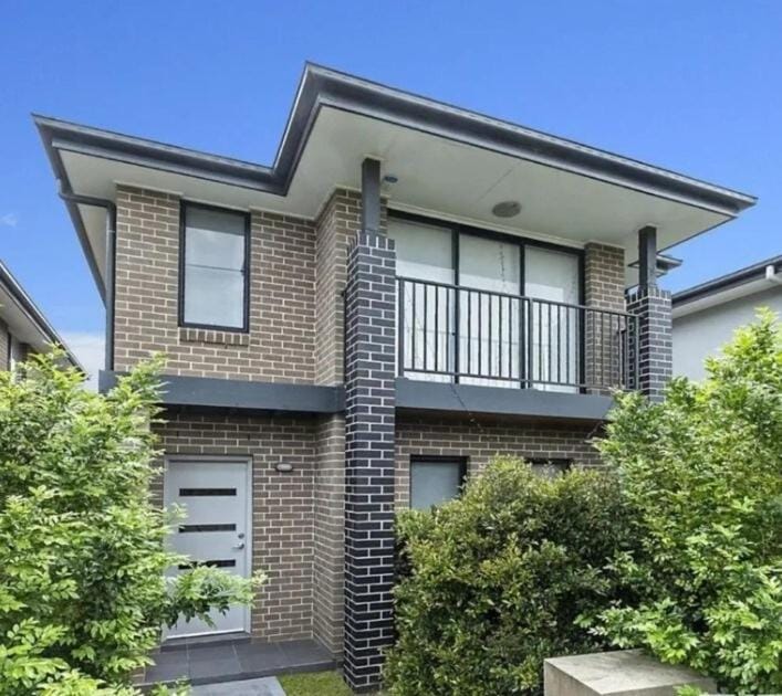 Family Home with Separate Stuio Villa in Sydney