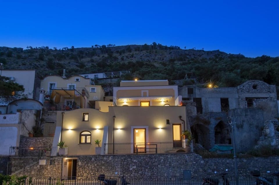 Golden Vaults 2 Floor with terrace Stunning Sea View - 20 stairs Apartment in Praiano