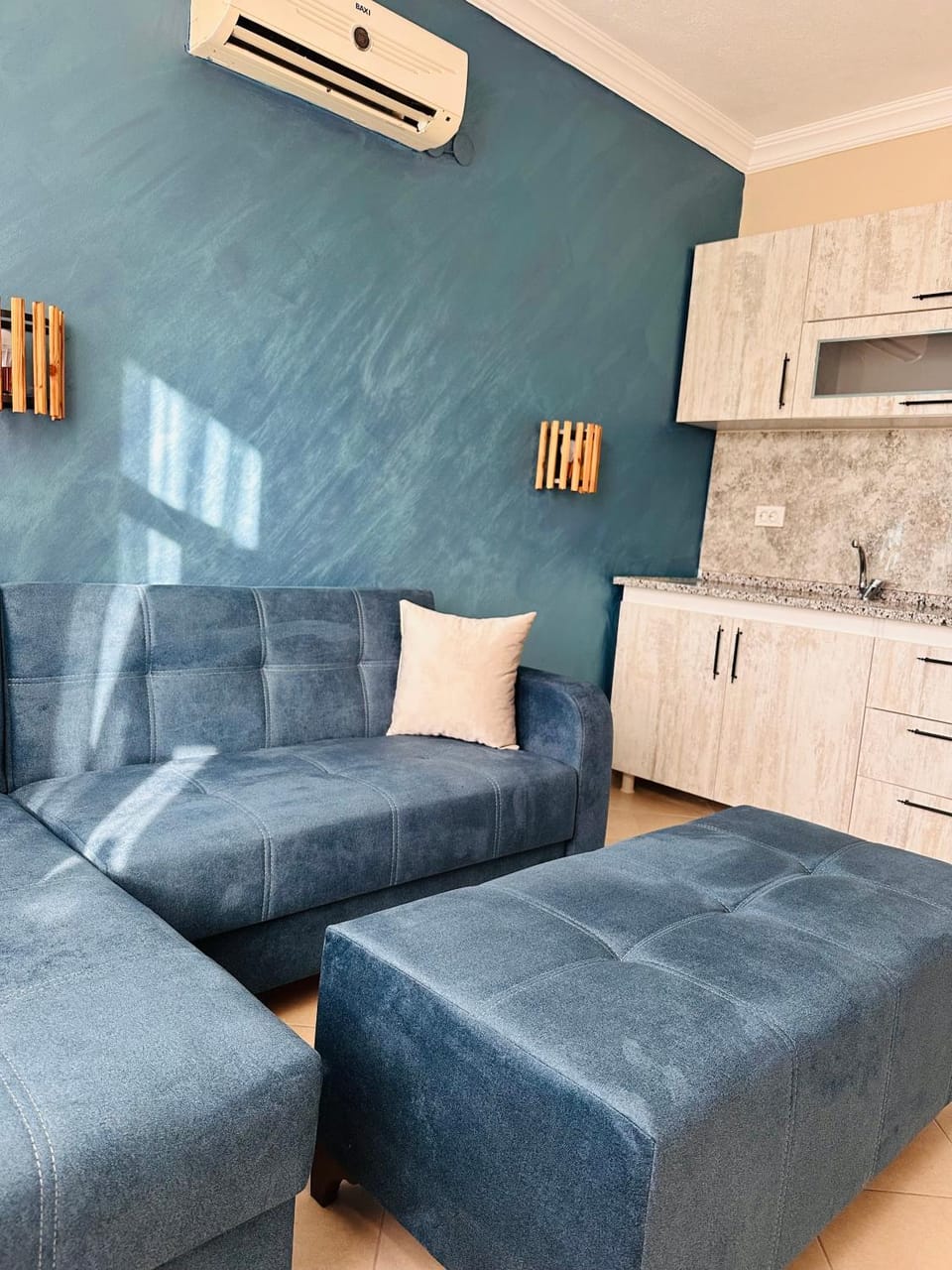 Living room, Seating area, air conditioner