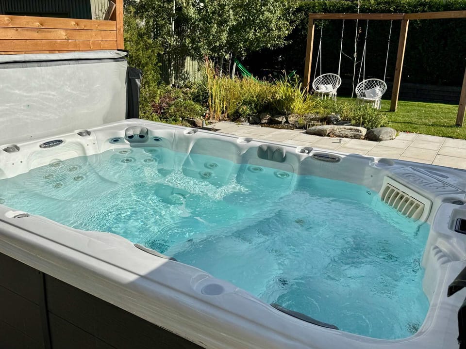 L`Oasis Boheme - Hot tub - 2 Bedrooms - Free EVCharger Apartment in Quebec City