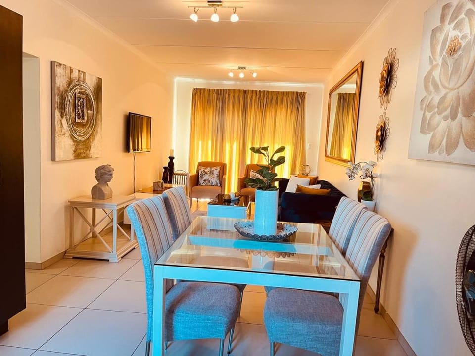CLASSY and COZY 4 Apartment in Sandton