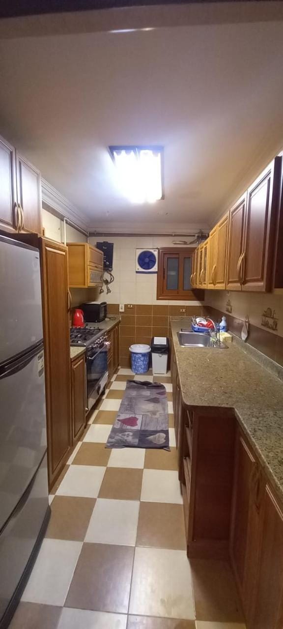 Kitchen or kitchenette, oven