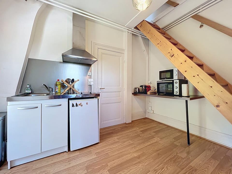 Coffee/tea facilities, Kitchen or kitchenette, stove, toaster