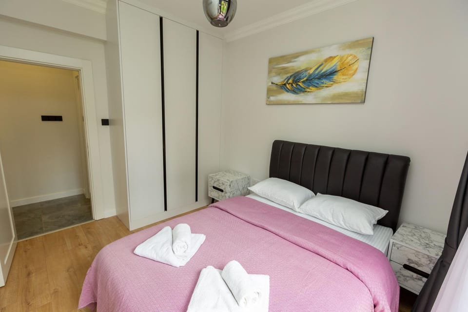 Bed, Bedroom, towels, wardrobe