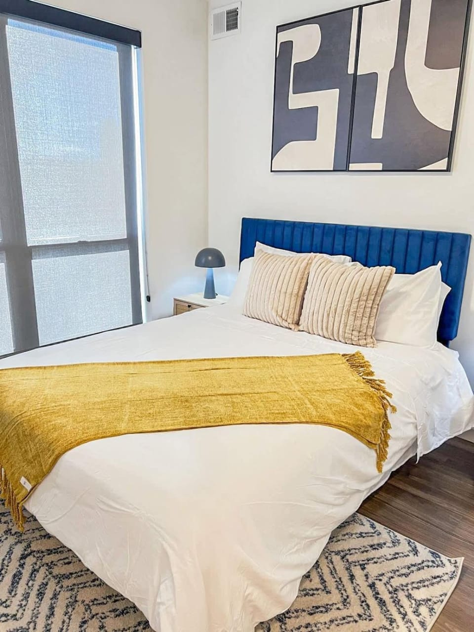 Lux 2BD Sofa Bed DT &UMN GYM Free Street parking Apartment in Minneapolis