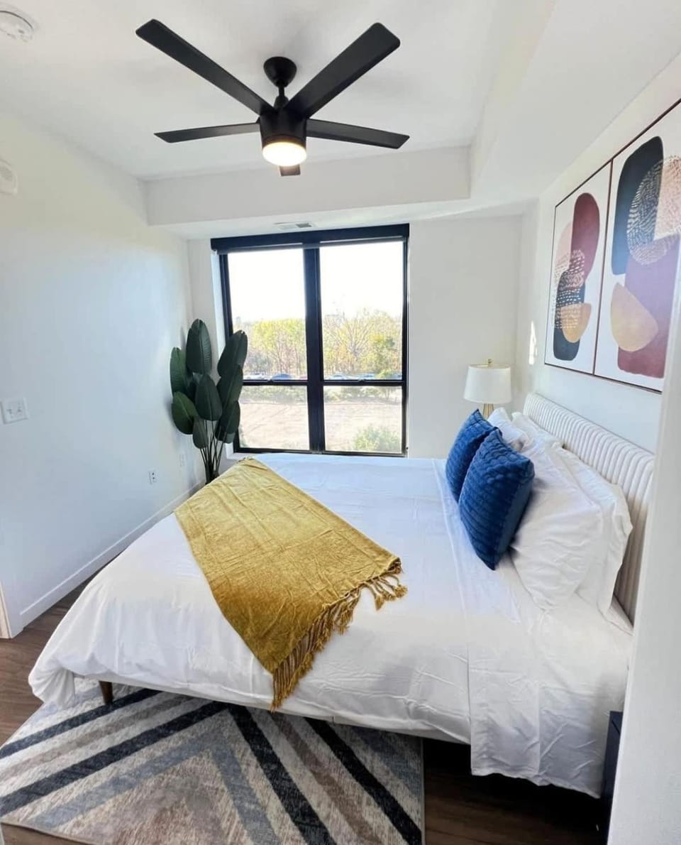 Lux 2BD Sofa Bed DT &UMN GYM Free Street parking Apartment in Minneapolis