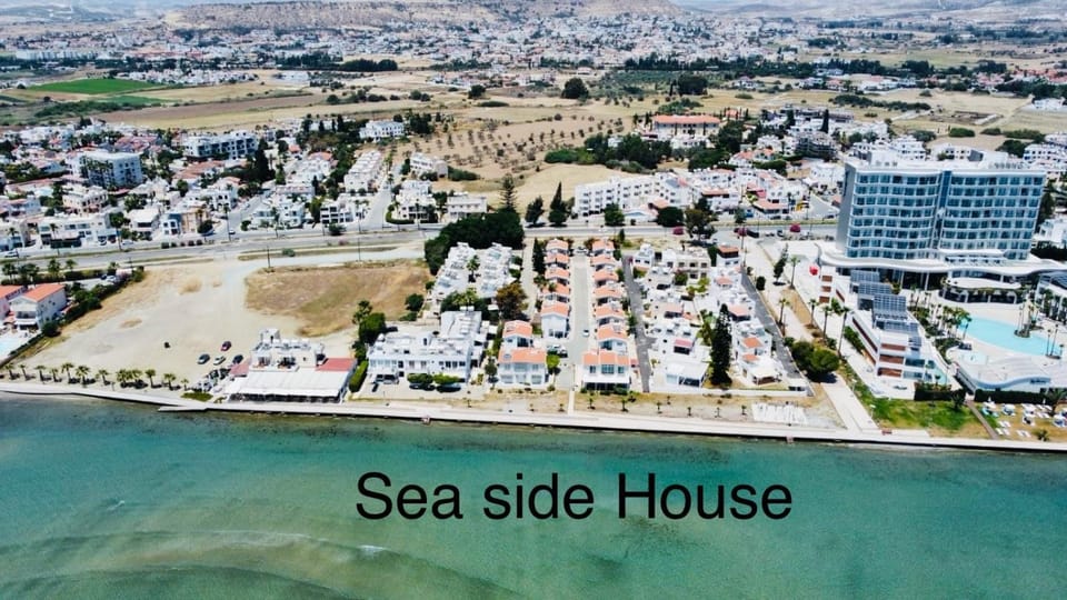 Sea side House House in Oroklini