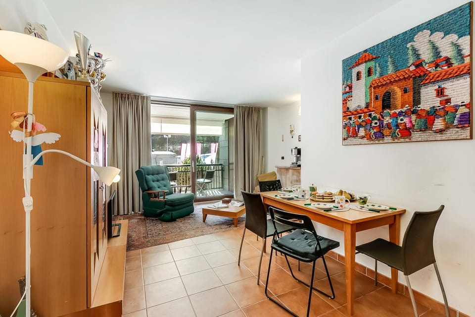 Living room, Dining area