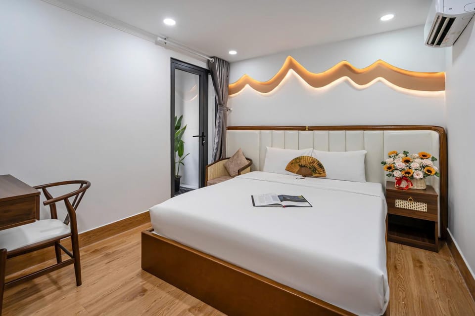 Bed, Photo of the whole room, Bedroom, air conditioner